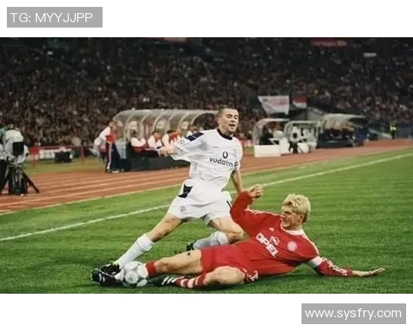 室内足球球星幕后趣事揭秘赛场内外的欢笑与精彩瞬间